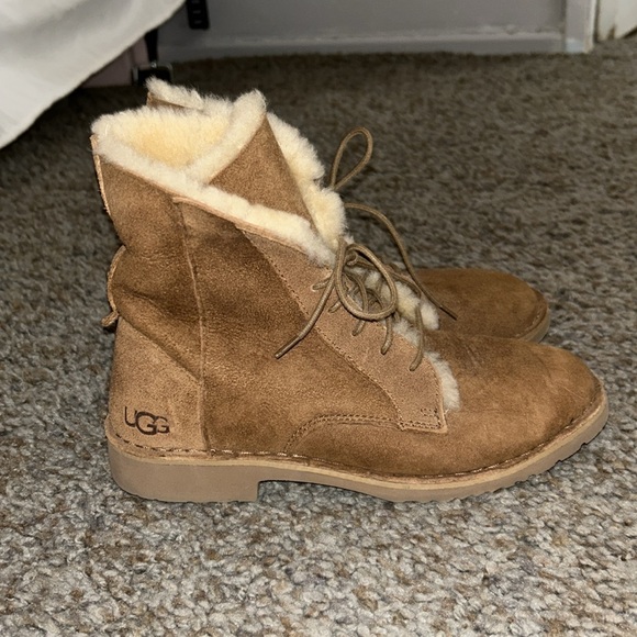 UGG Quincy lace up boot size 8 - Picture 4 of 8